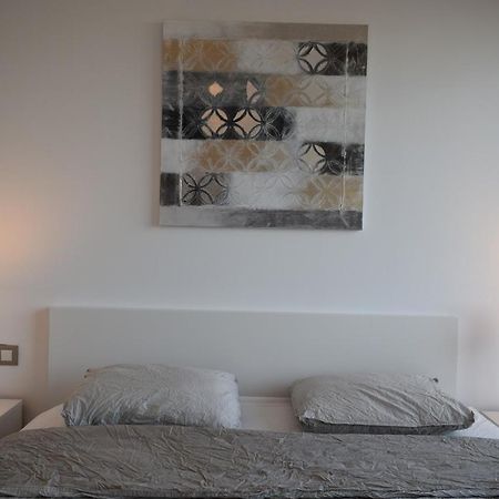 Magnificent Apartment Close To The Beach 圣阿德里安-德贝索斯 外观 照片