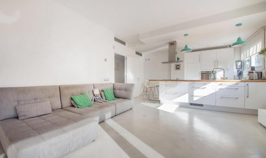 Magnificent Apartment Close To The Beach 圣阿德里安-德贝索斯 外观 照片